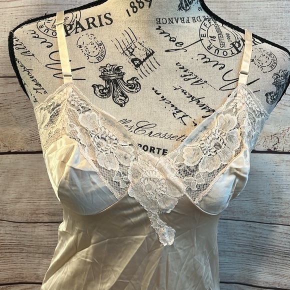 Kayser Vintage Full Slip Lingerie Adjustable Straps Lace Trim Size 32 USA - Picture 2 of 9